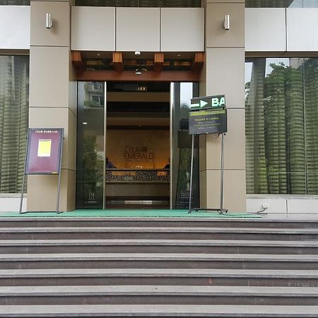 Club Emerald Mumbai Exteriör bild
