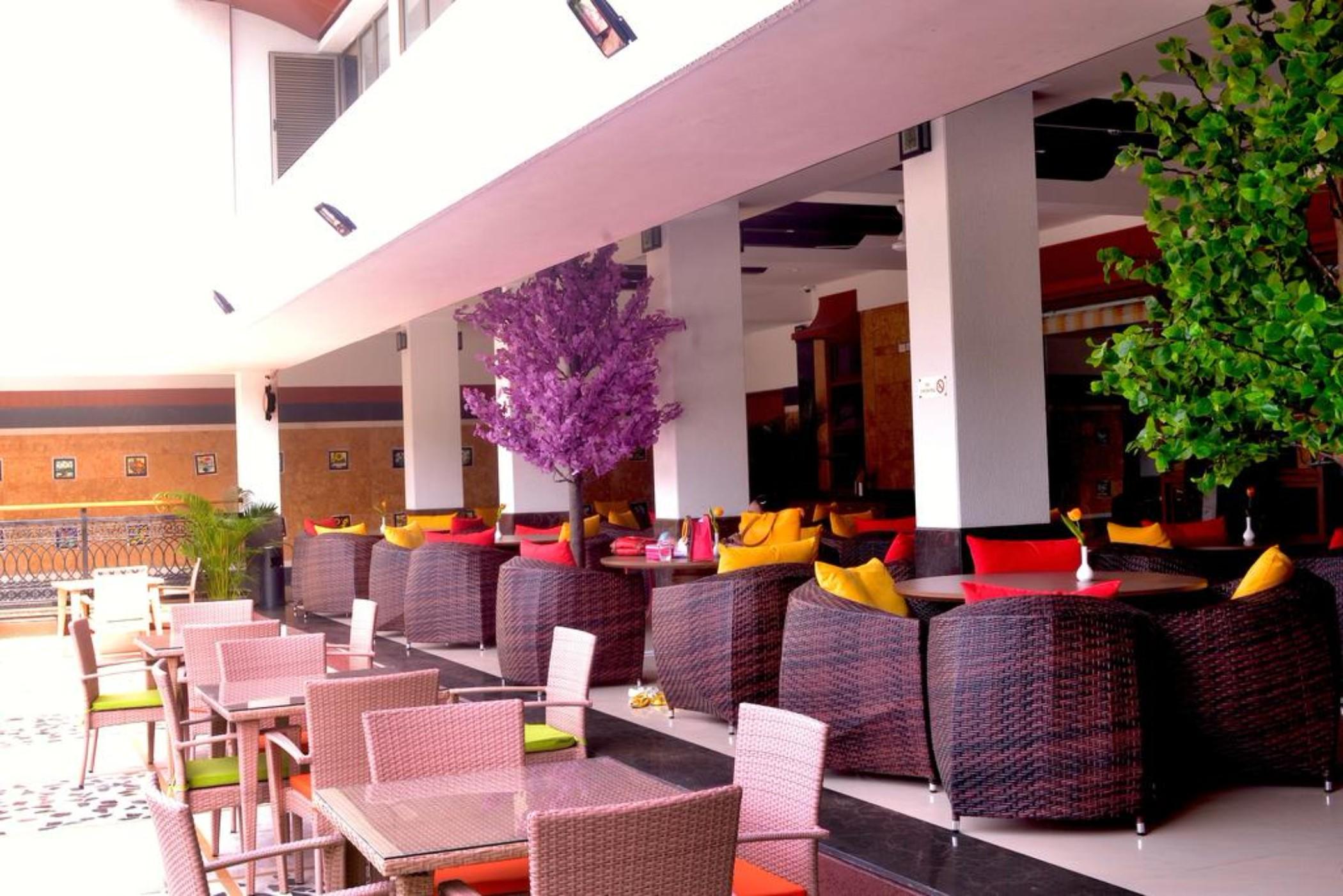 Club Emerald Mumbai Exteriör bild