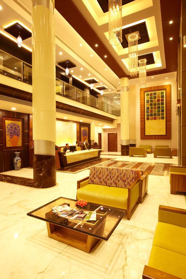 Club Emerald Mumbai Exteriör bild